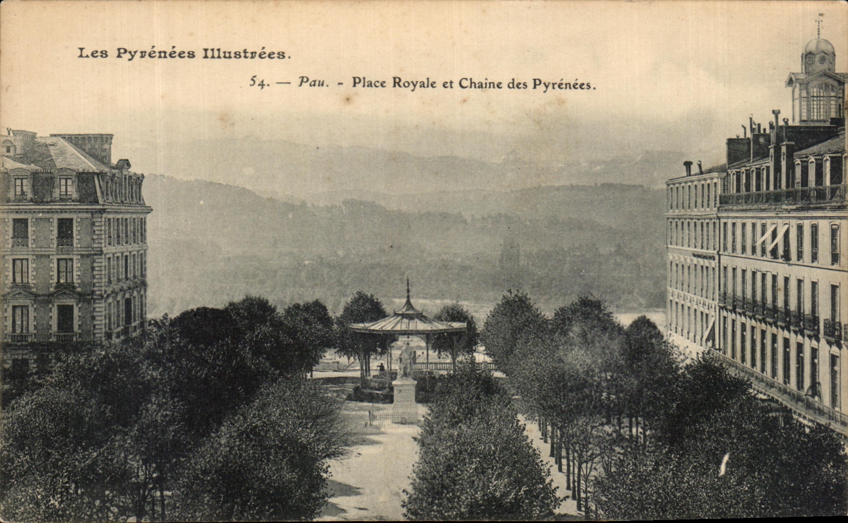CPA Les Pyrenees Illustrees Pau Place Royale et Chaine des Pyrenees