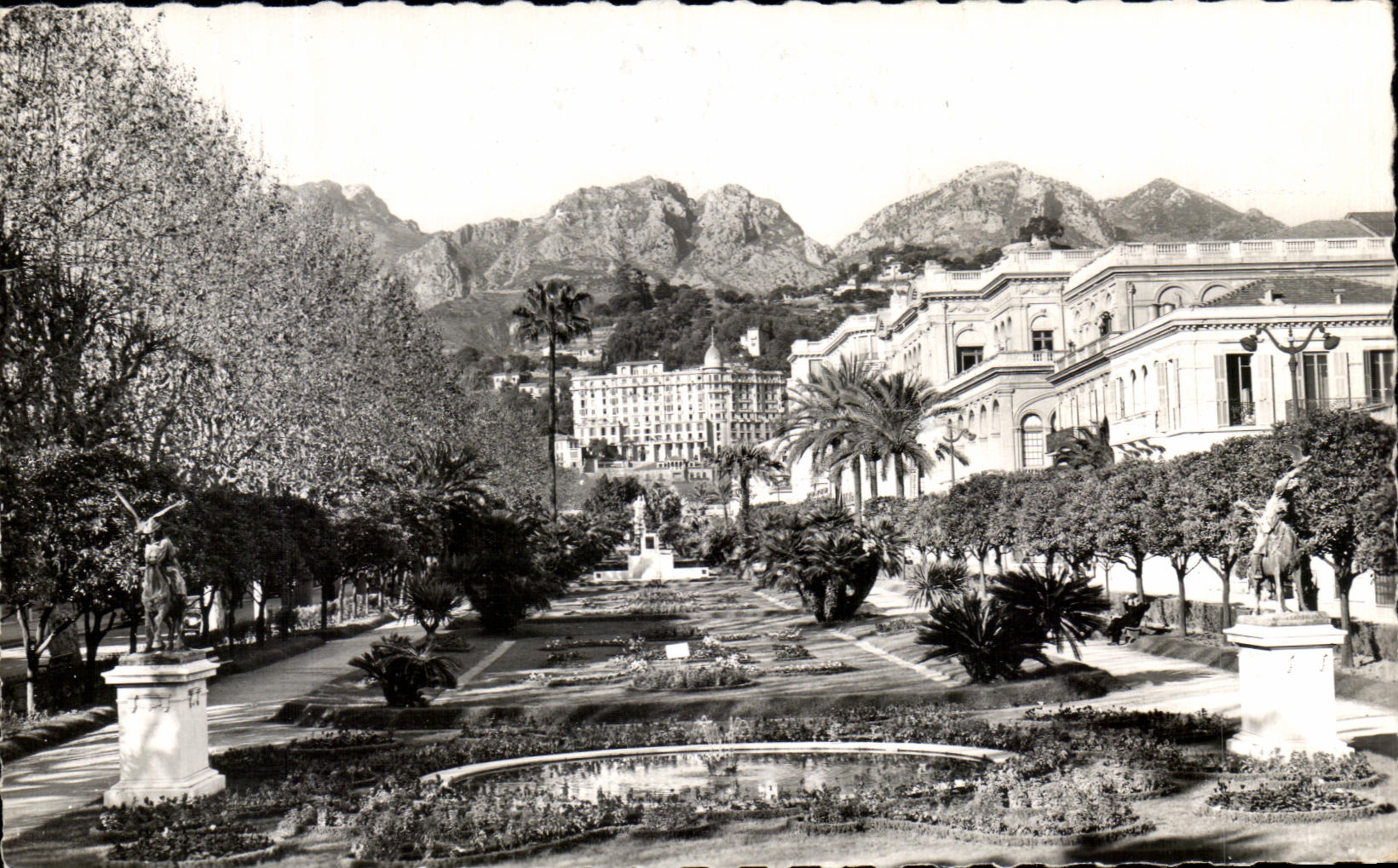 CPA Menton Gardens At the bottom the Lutetia Palate