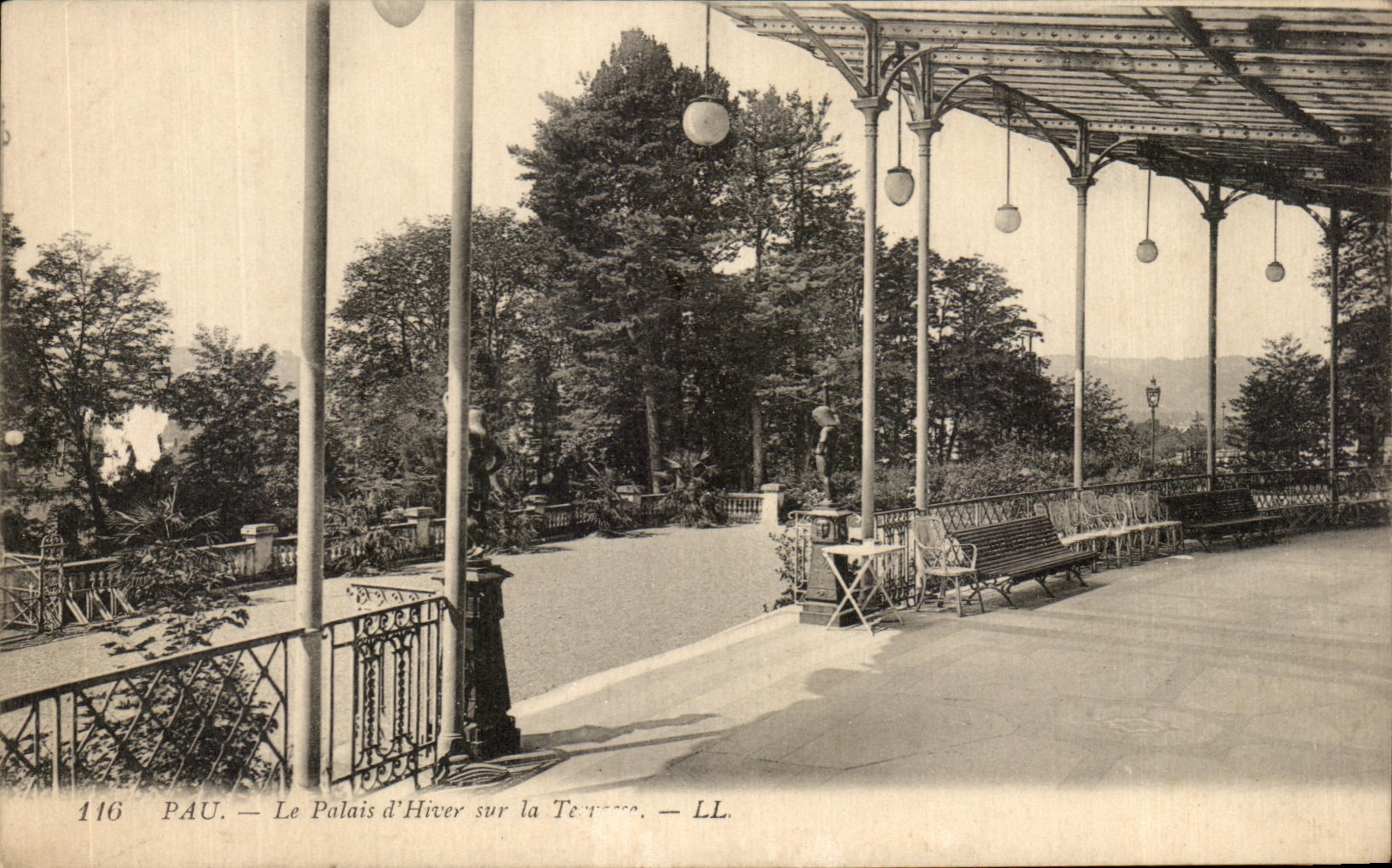 CPA Pau Le Palais d'Hiver sur la terrasse