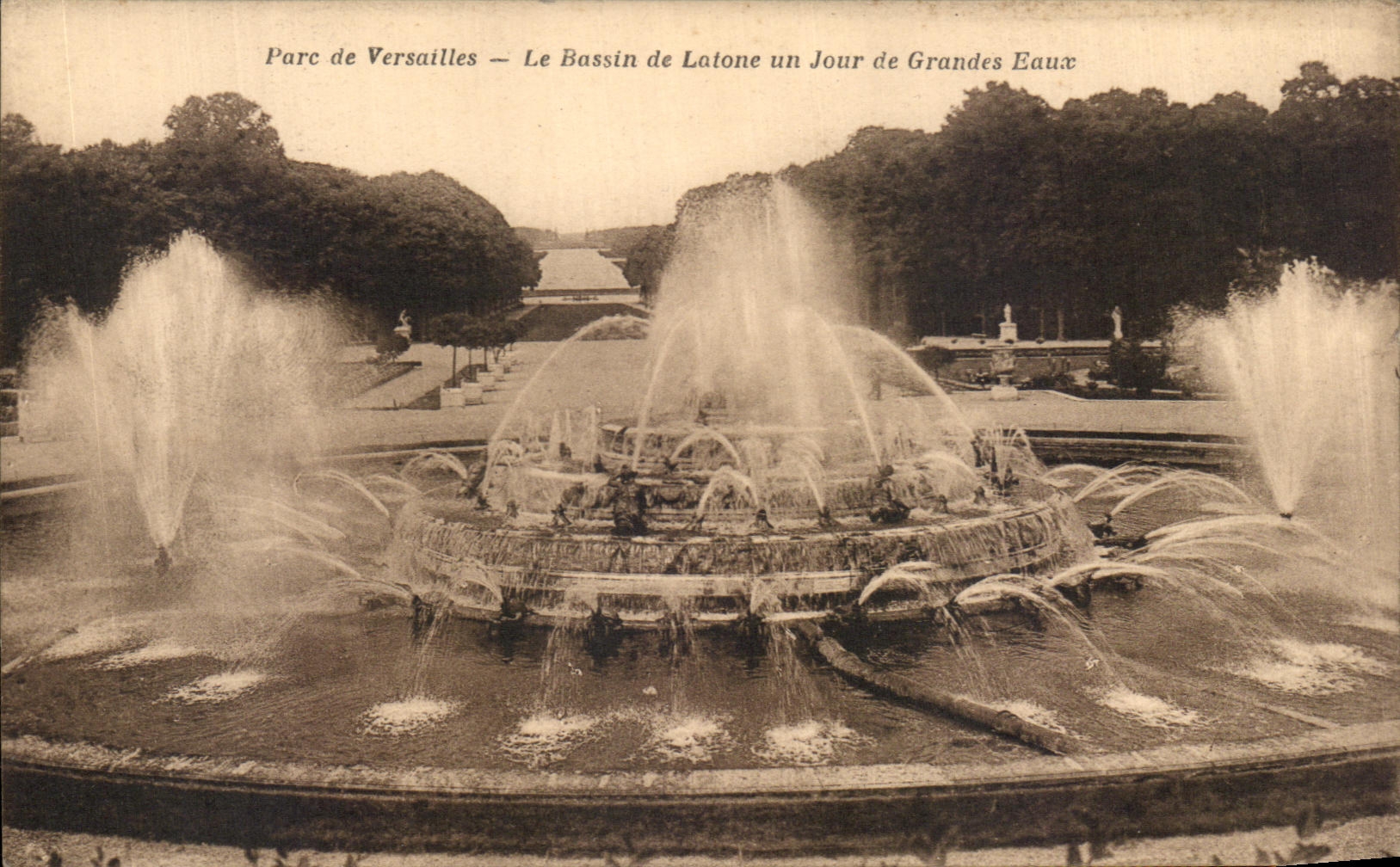 CPA Parc de Versailles Le Bassin de Latone un Jour de Grandes Eaux