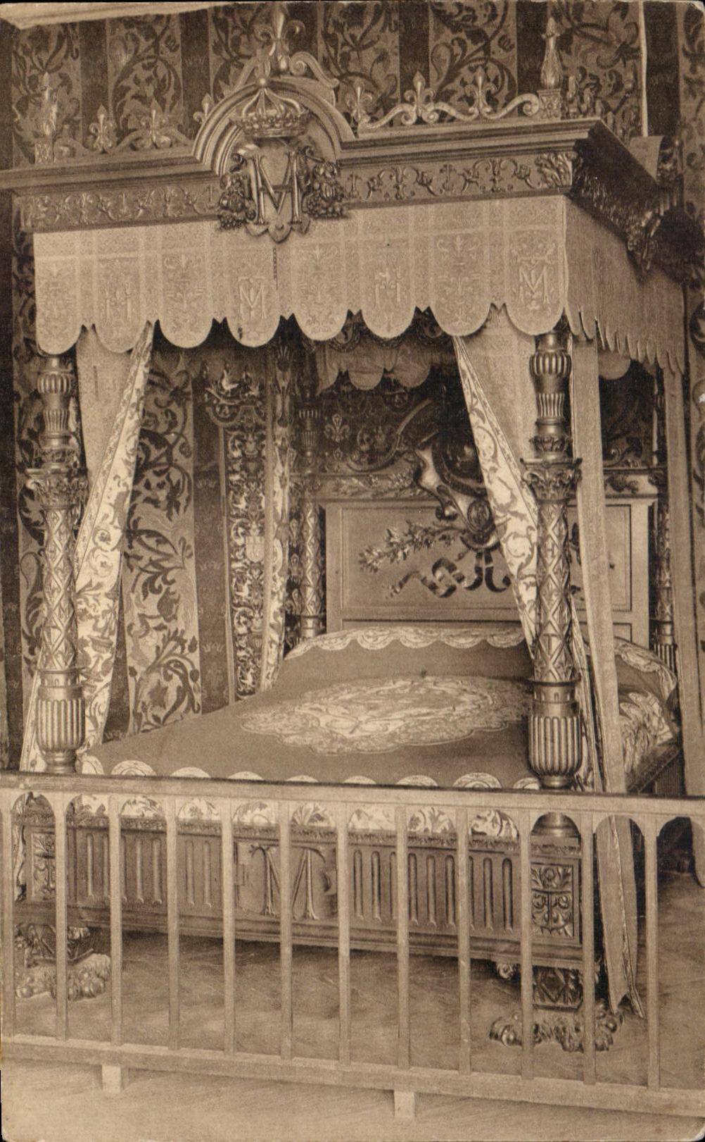 CPA Chambord Le Chateau Le Lit du Comte de Chambord