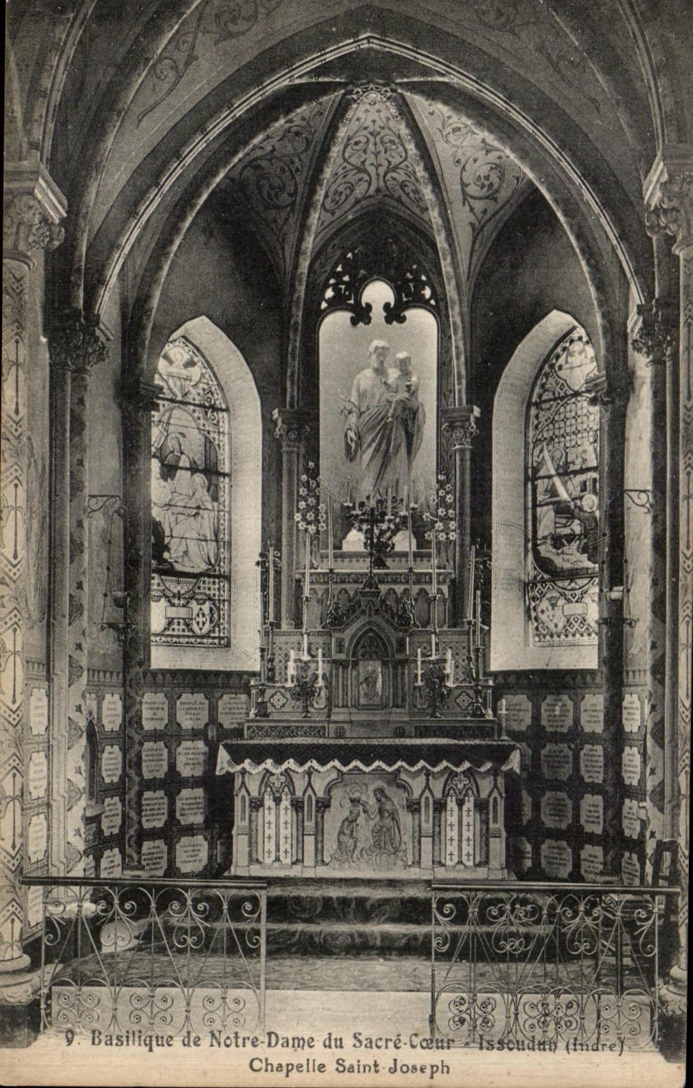CPA Basilique de Notre Dame du Sacre Coeur Issoudun Chapelle Saint Joseph