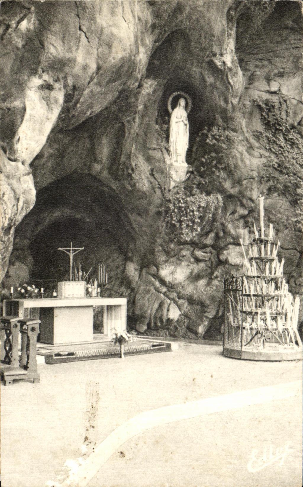CPA Lourdes Miraculous Cave