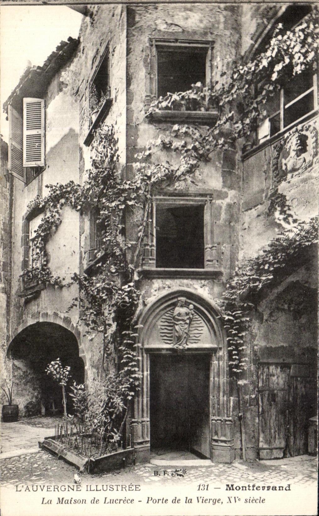 CPA Illustrated Auvergne the House of Luerece Gate of the Virgin