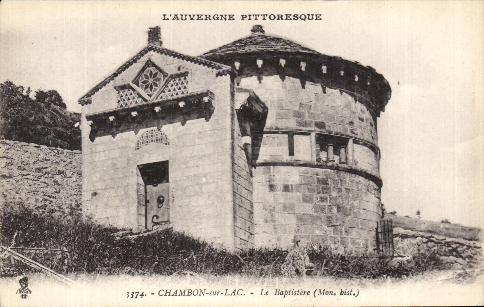 CPA Picturesque Auvergne Chambon on Lake the Baptistry
