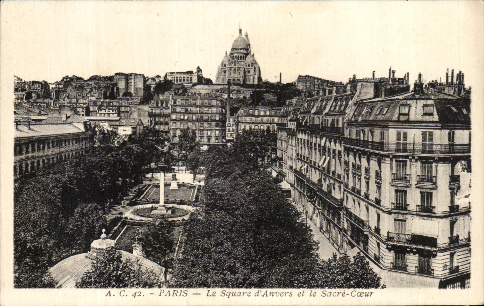 CPA Paris Le Square d'Anvers et le Sacre Coeur Montmartre