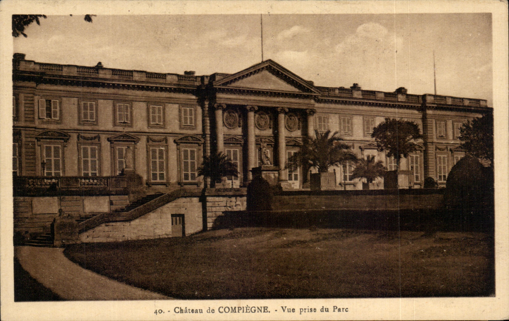 CPA Castle of Compiegne Seen from of the Park
