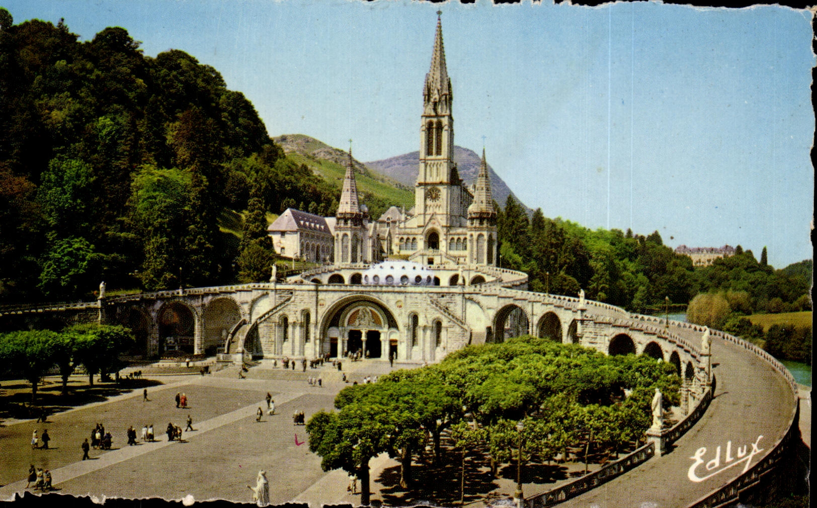 CPA Lourdes the Basilica and I' Esplanade