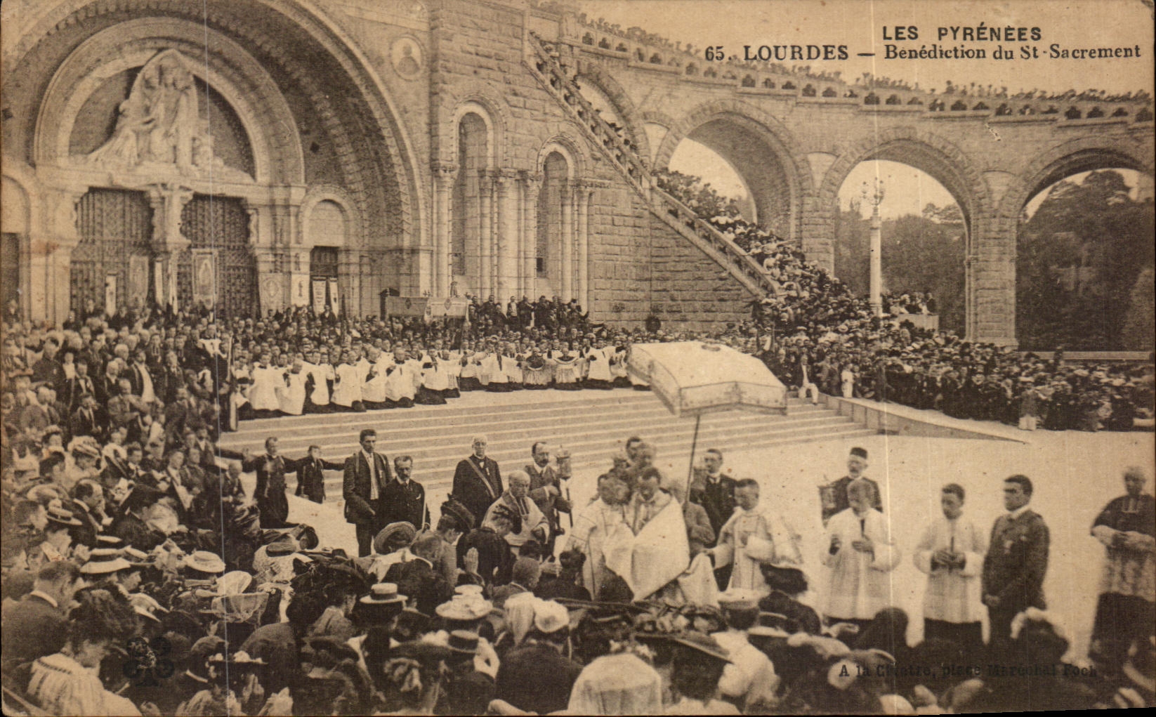 CPA the Pyrenees Lourdes Blessing of St Sacrament