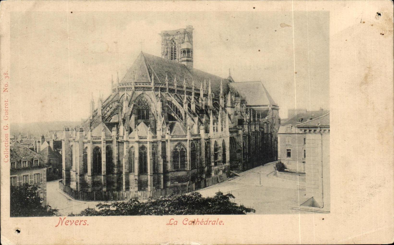 CPA Nevers la catedral