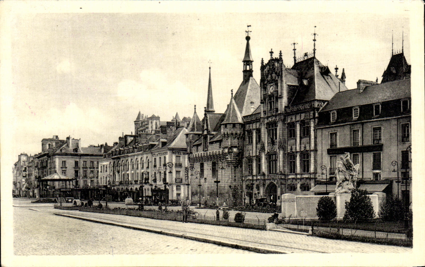 CPA Saumur Perspective du Quai