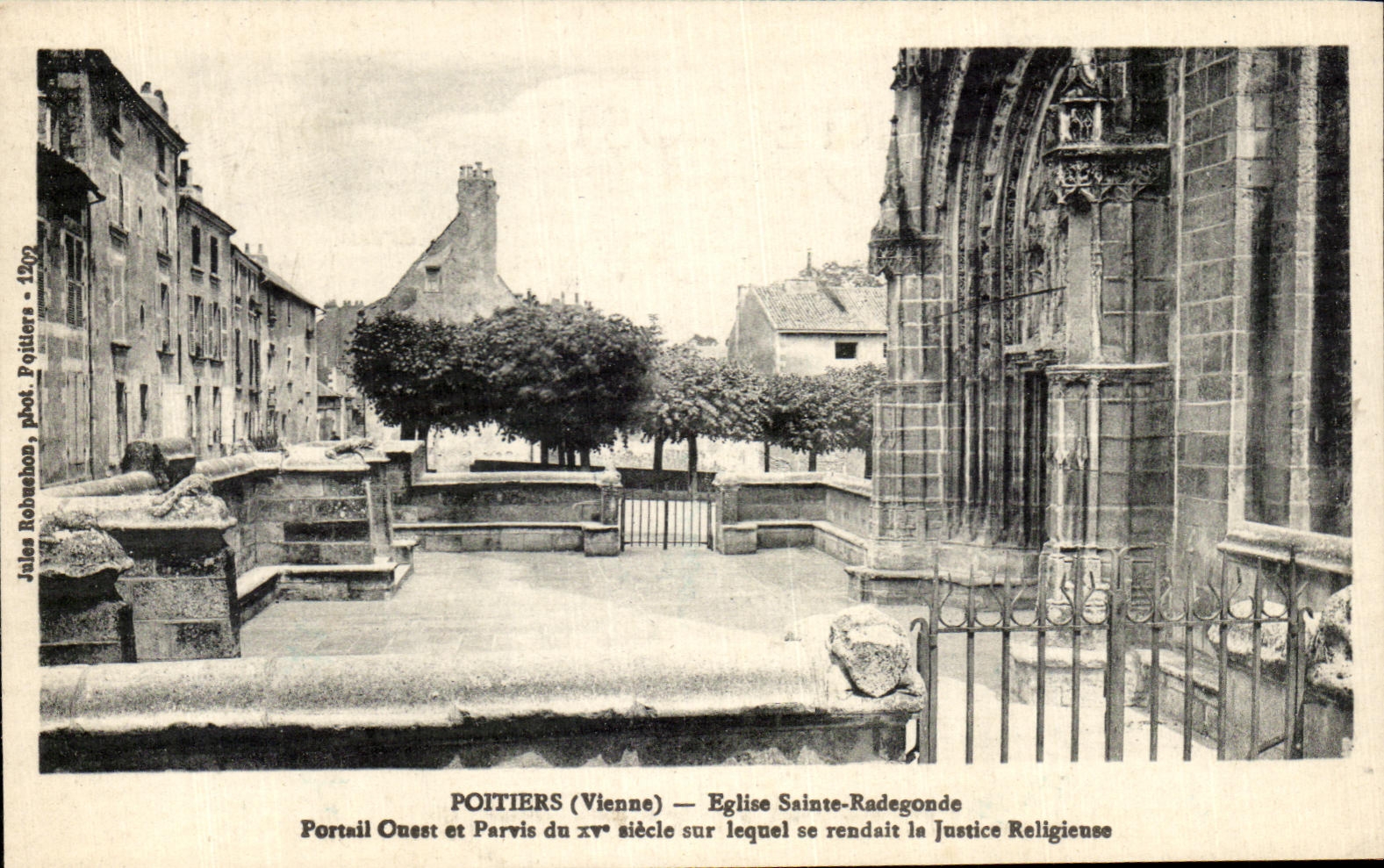 CPA Poitiers Church Sainte Radegonde Western Gate And Square Of 15th
