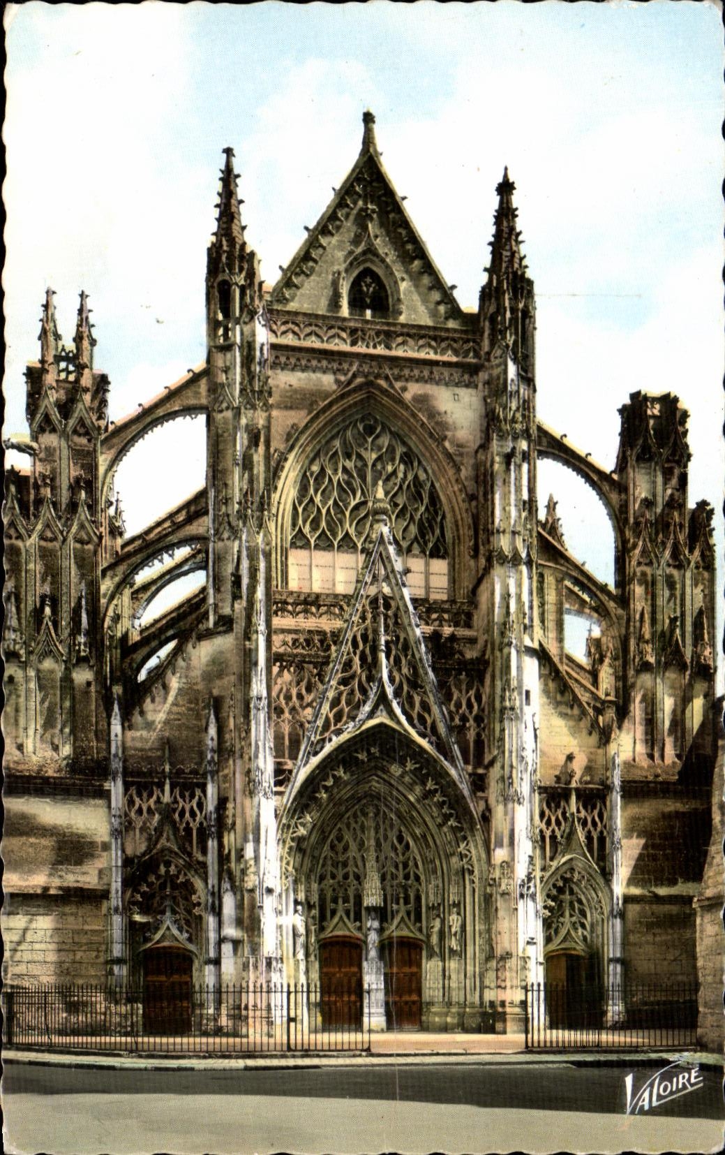 CPSM La Vallee Du Loir Vendome La facade Eglise de la Trinite