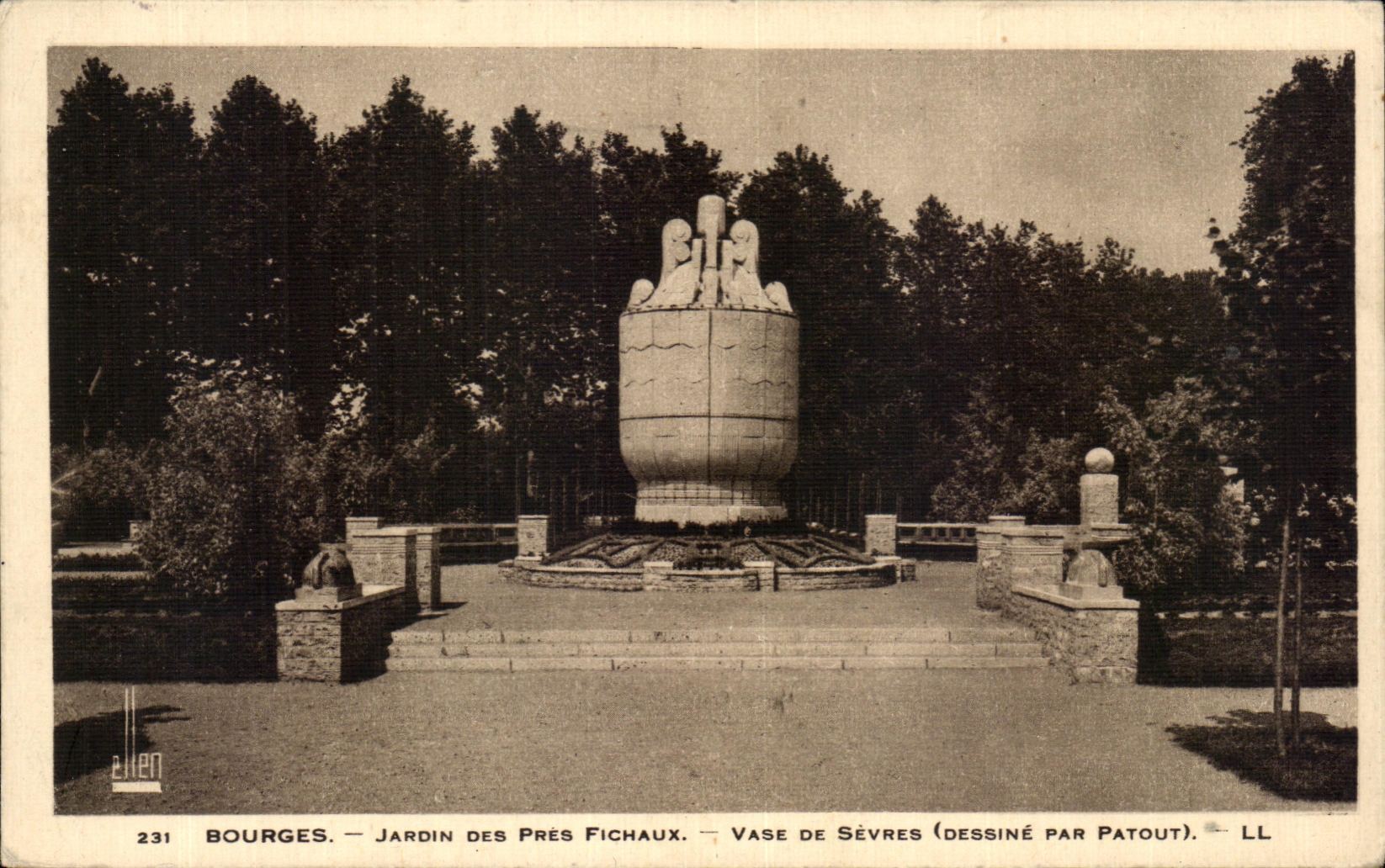 CPA Bourges Jardin del florero cercano de Fichaux de separado