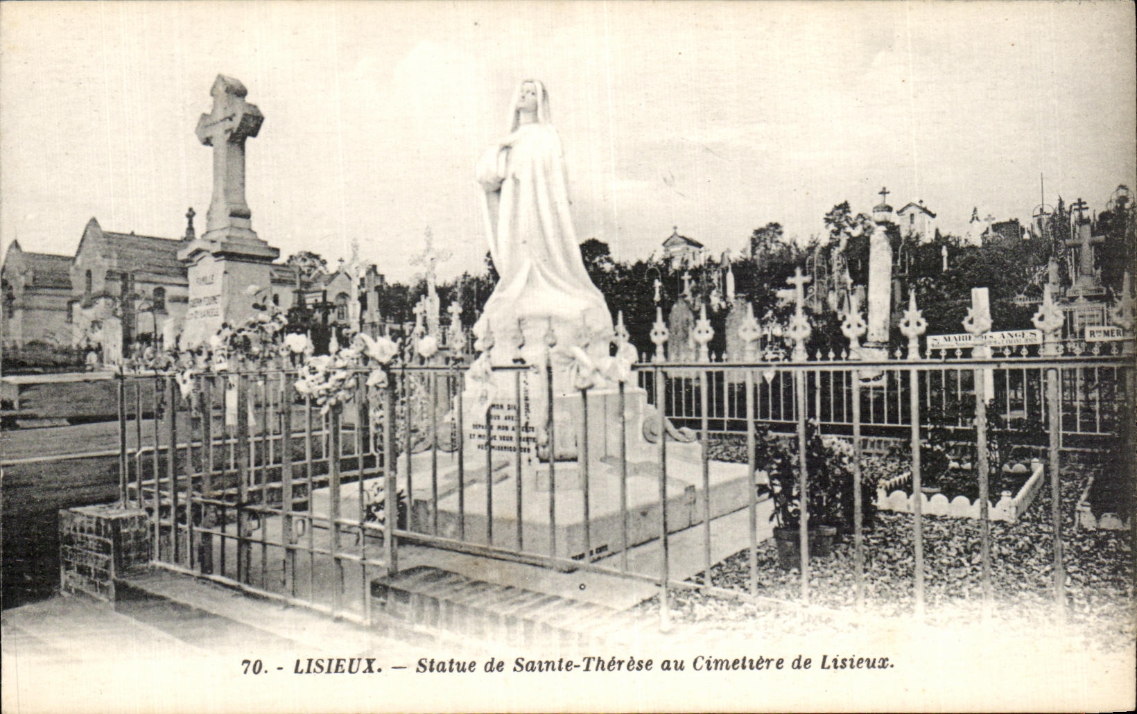 CPA Lisieux Statue Of Sainte Therese To the Cemetery of Lisieux