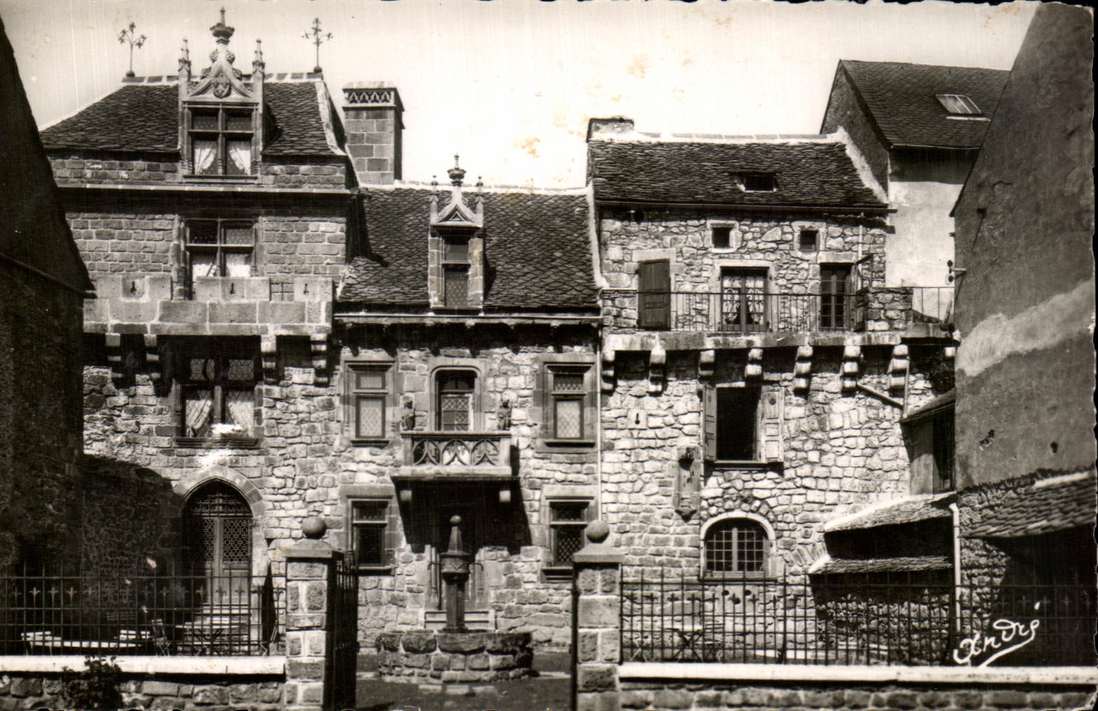 CPA Besse Handesse court and house known as Marie Manor of the remaprts