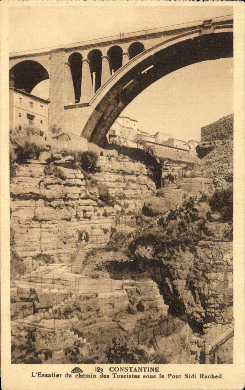 CPA Constantina la escalera de la manera de los turistas debajo del puente Sidi Rached Argelia