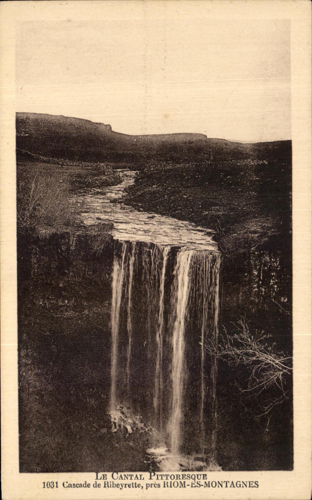 CPA the Picturesque Cantal Cascades of Ribeyrette Close Riom Es Mountains