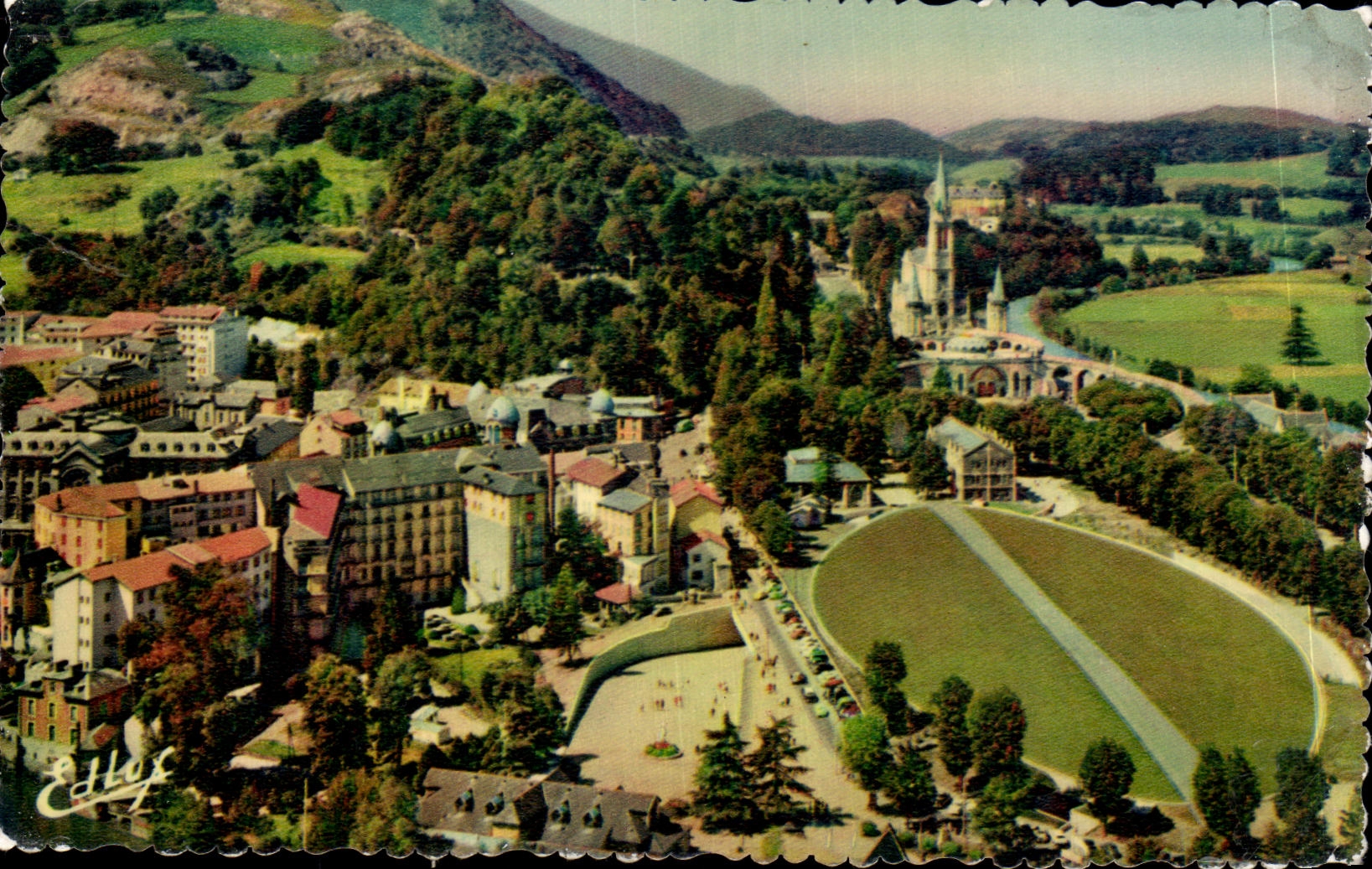 CPSM Lourdes the Basilica