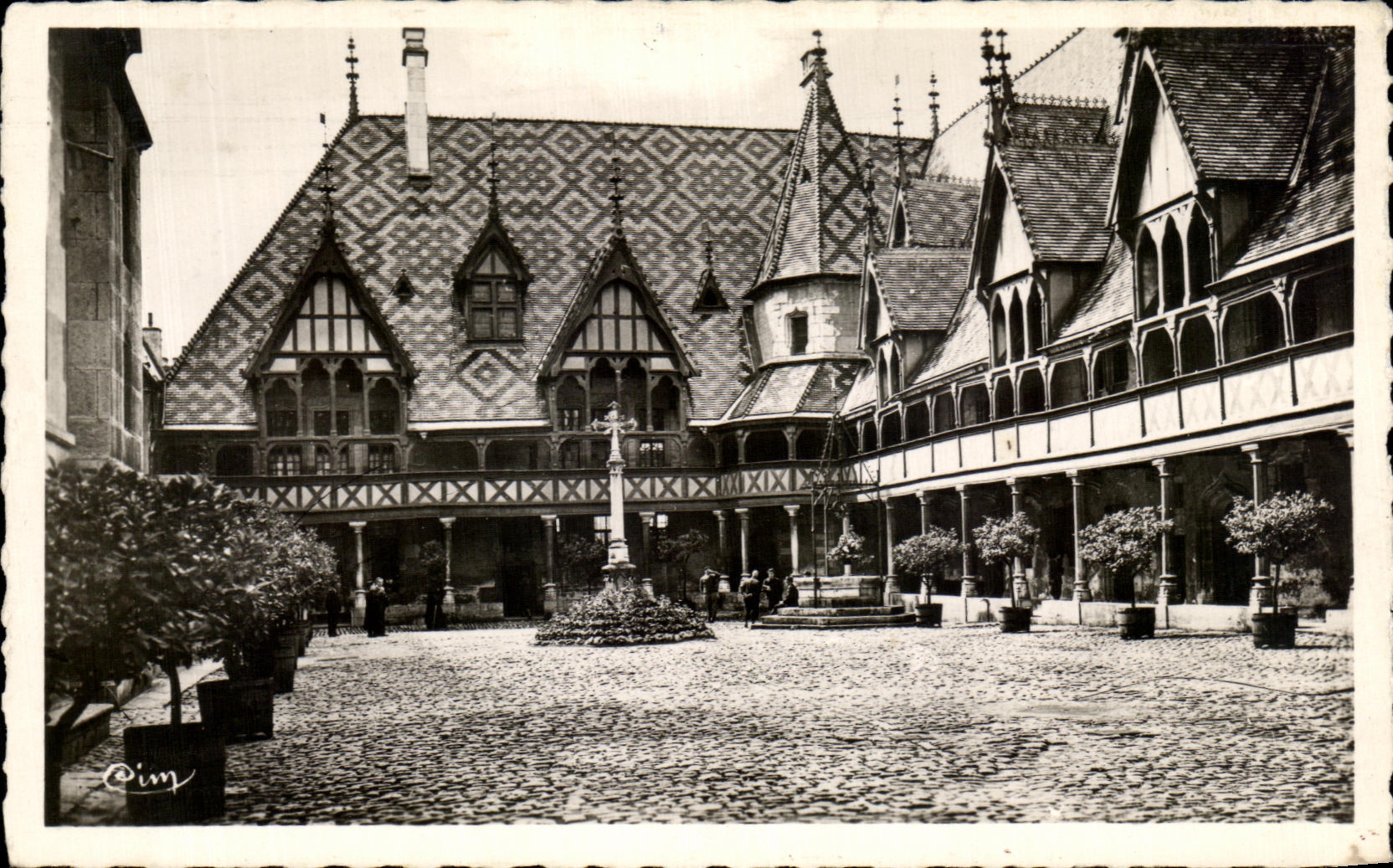 Patio de la caneria de dios del hotel de CPA Beaune