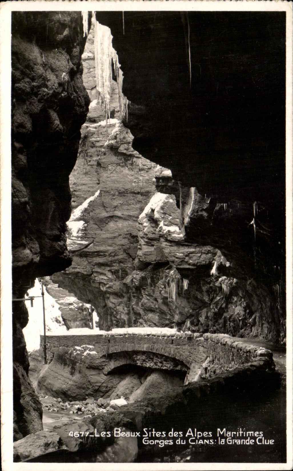 Sitios hermosos de CPA de las caidas maritimas de las montan@as de la pista grande de Cians