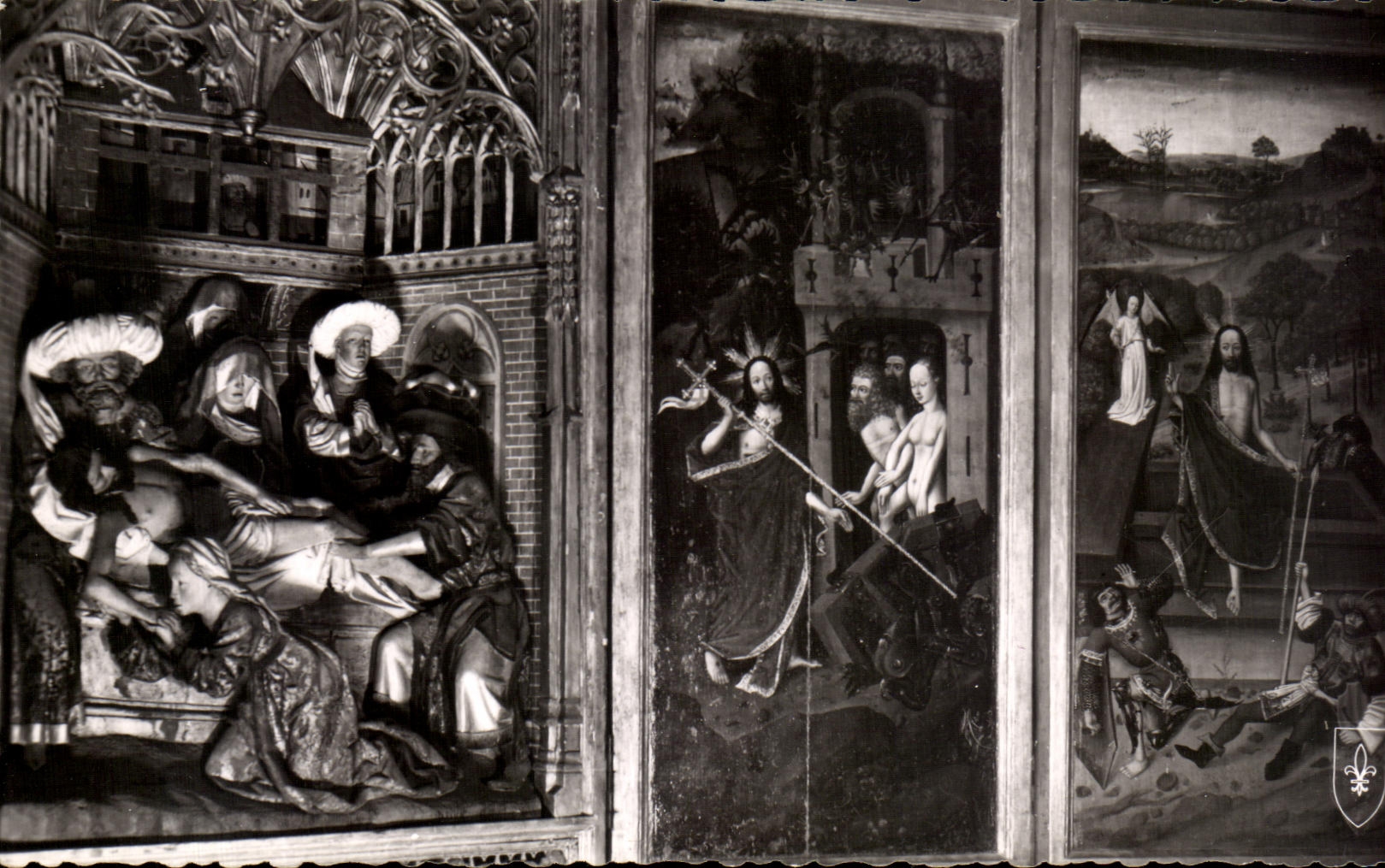 CPSM Ternant Eglise Large Tryptique Mise at the Tomb visits with the Limbs