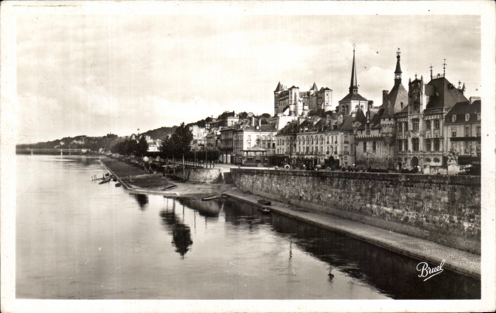 CPA La Loire et le Chateau Saumur