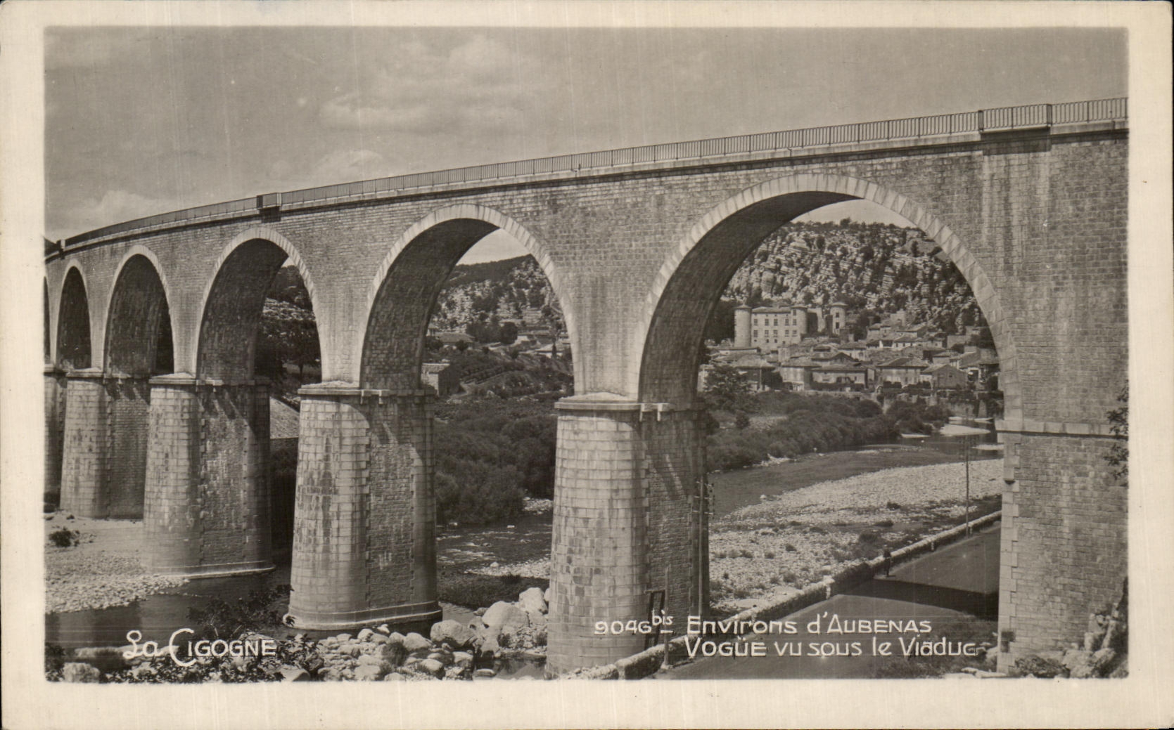 CPA Environs of Aubenas Sails seen under the Viaduct