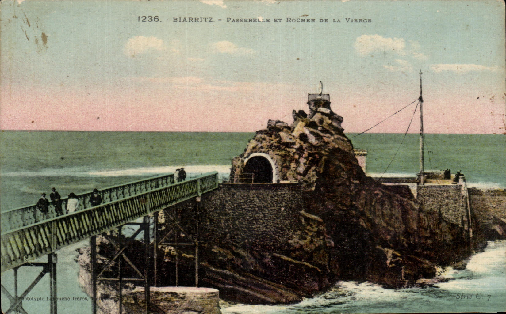 CPA Biarritz Passerelle Et Rocher de La Vierge