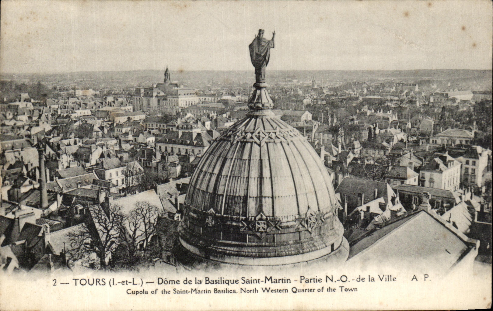 CPA Tours Dome de la Basilique Saint Martin Partie de la Ville cupola of the Saint Martin Basilica