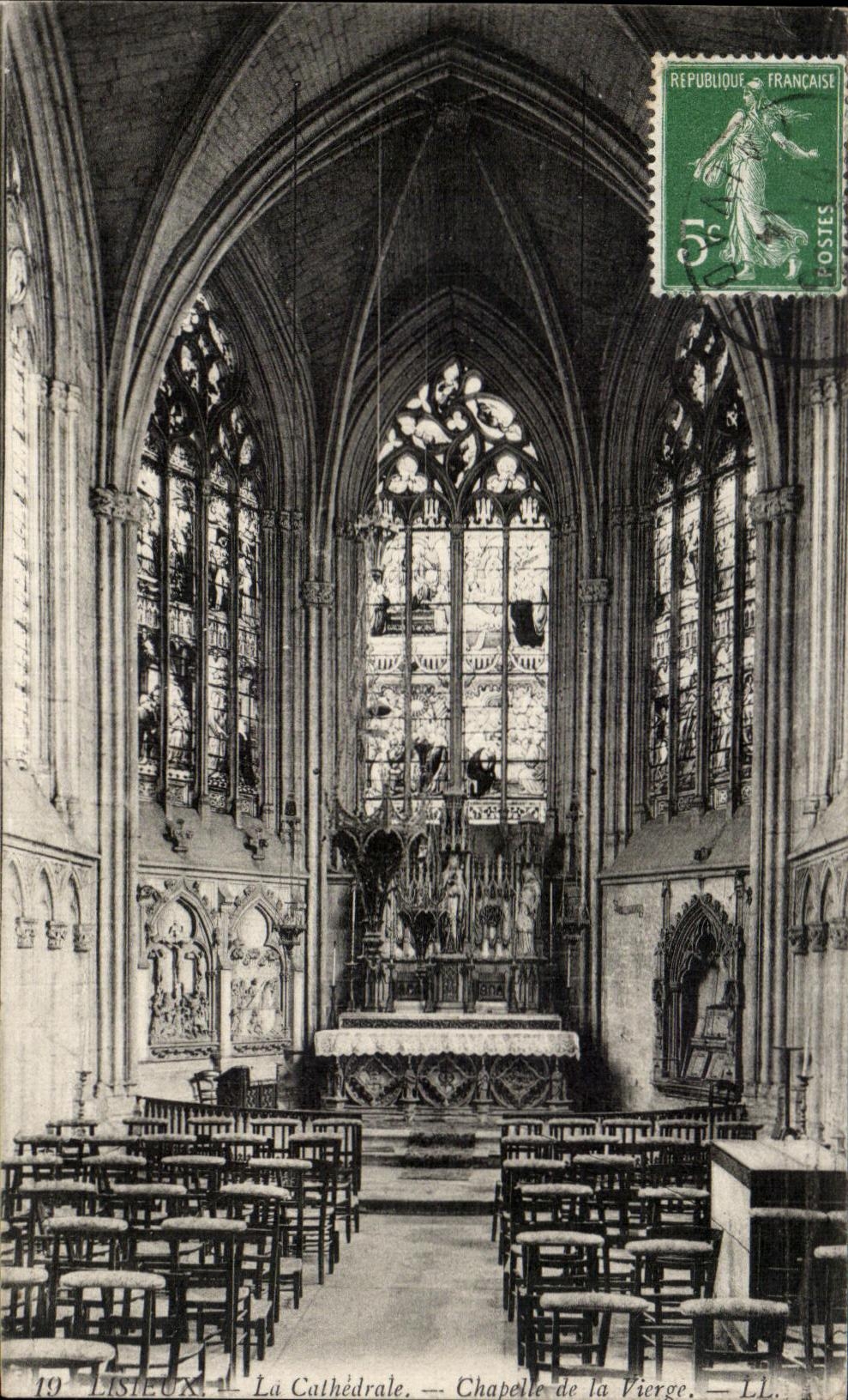 CPA Lisieux the Cathedral Vault of the Virgin