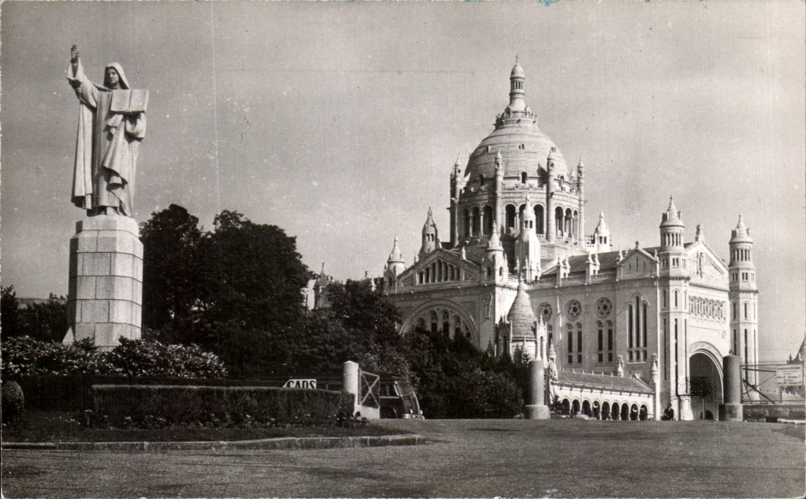 CPA the Basilica De Lisieux Statue Of co Therese has Intree Of the Square
