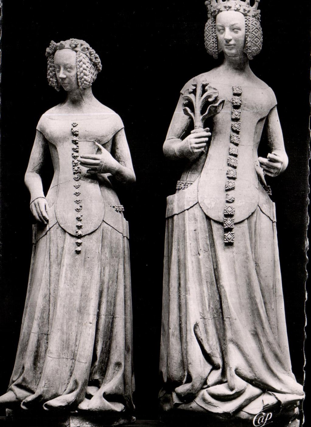CPA Poitiers Old Palate Of the Counts Statues Of the Jeanne of Boulogne