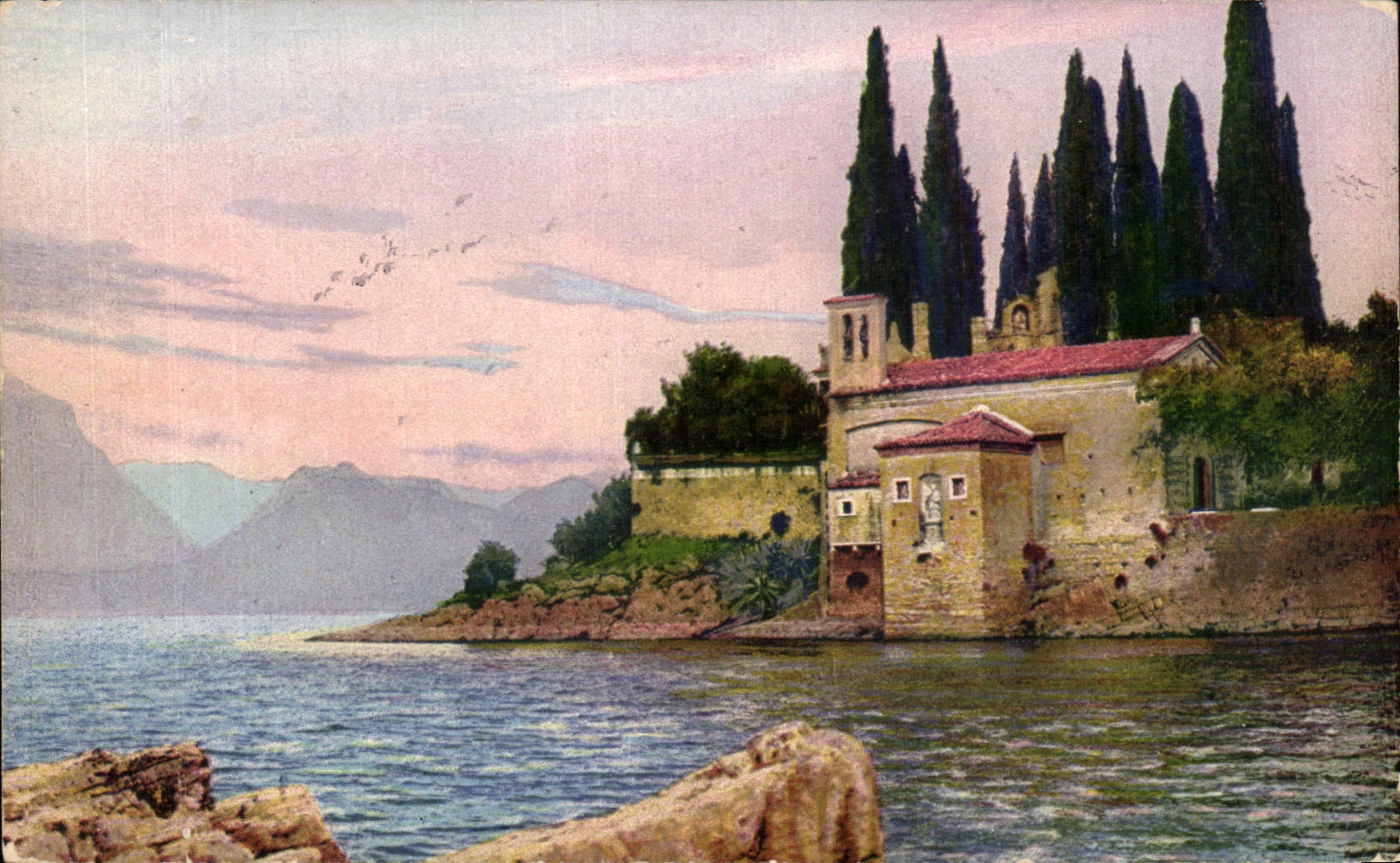 Albanileria de CPA en el borde de un lago Italia