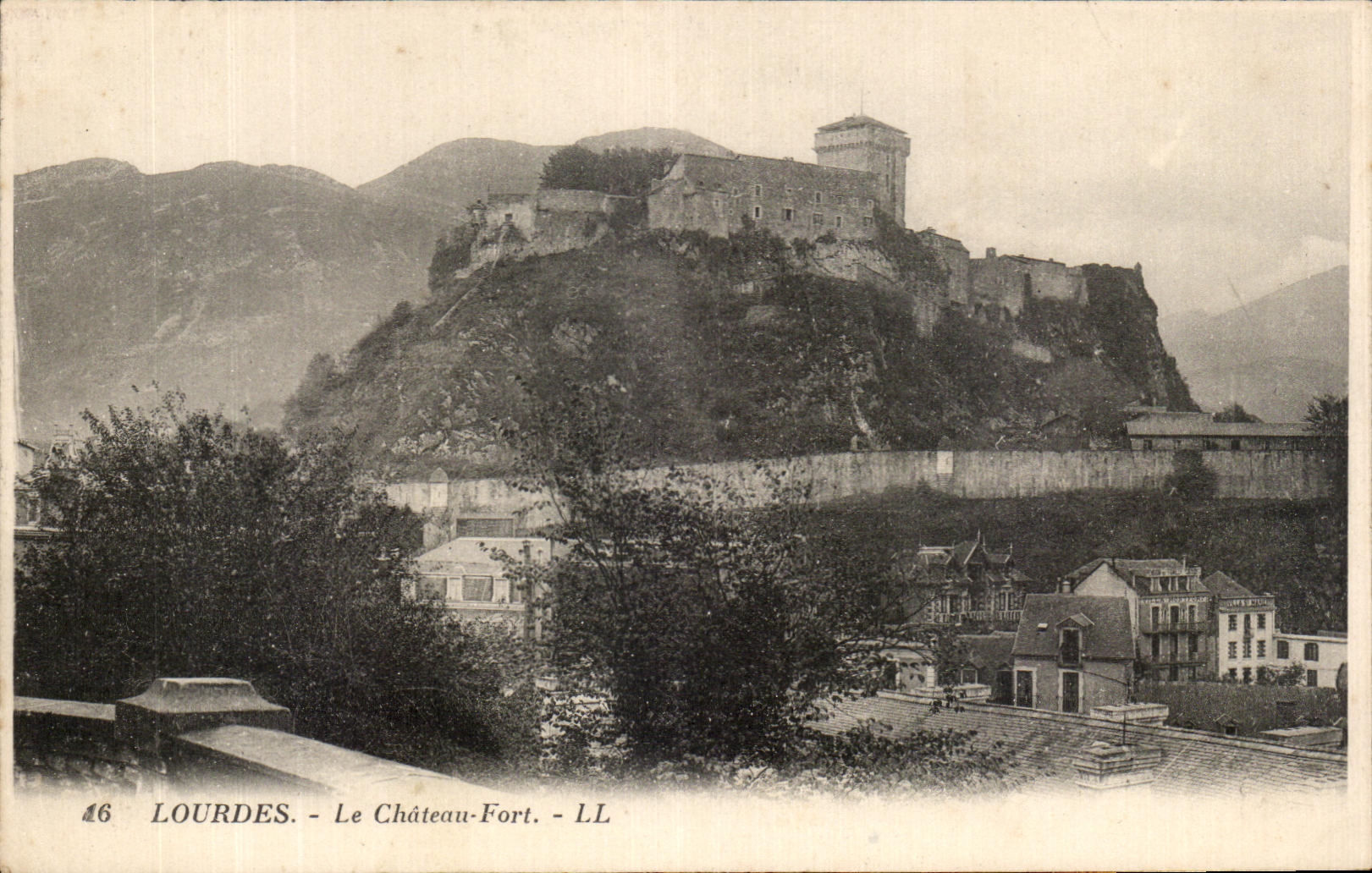 CPA Lourdes the Castle Fort