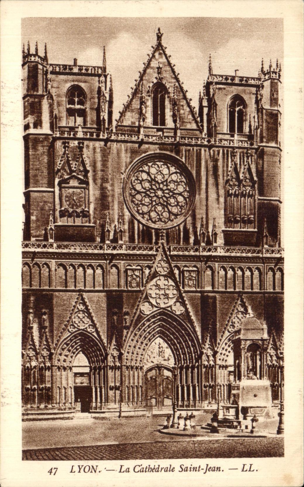 CPA Lyon the Cathedral Saint Jean