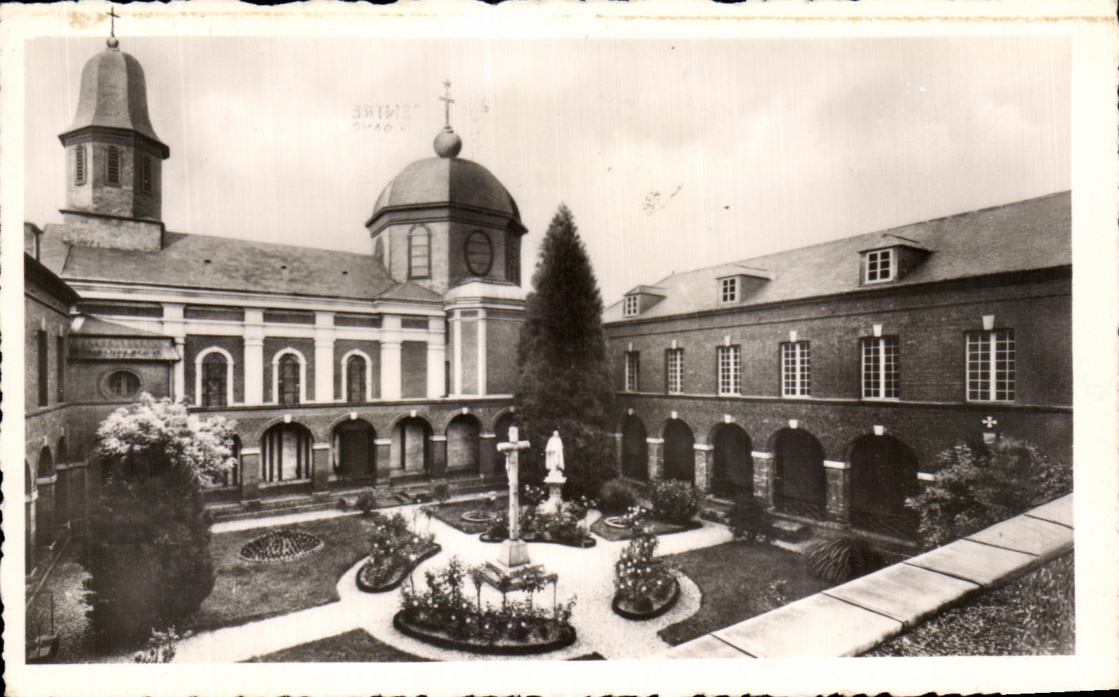 CPA the Courtyard of Carmel de Lisieux seen of the terrace
