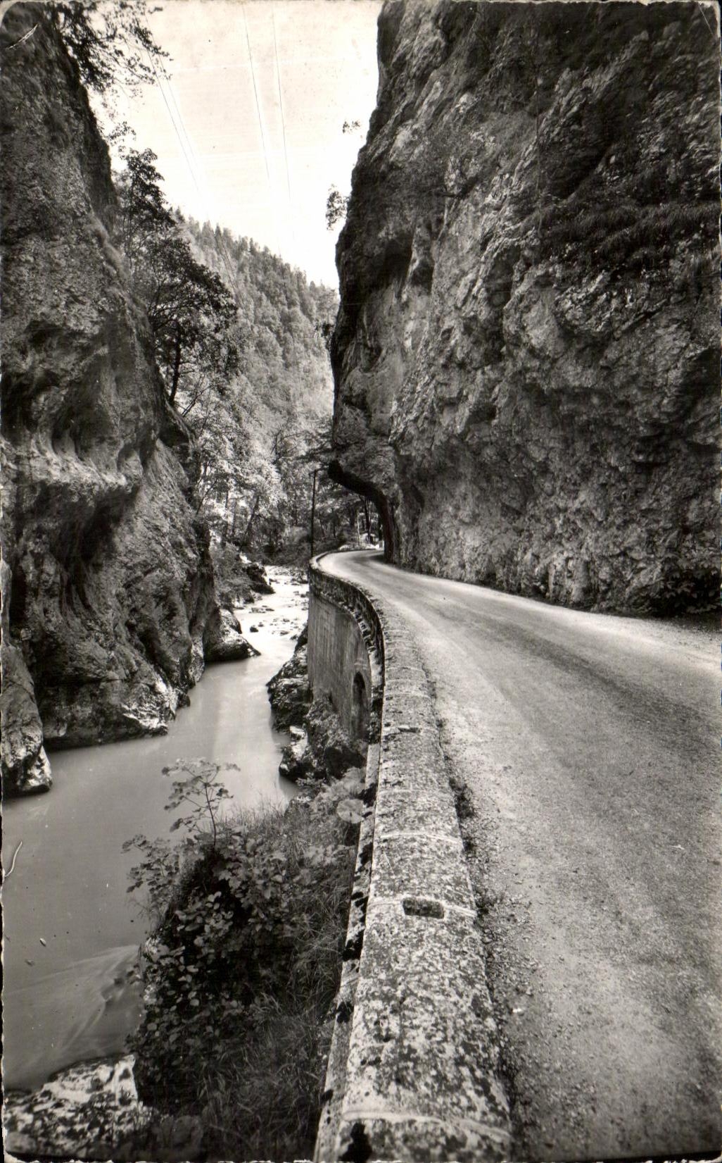 CPA Paysages De Chartreuse el camino de servicios y de las caidas de Guiers