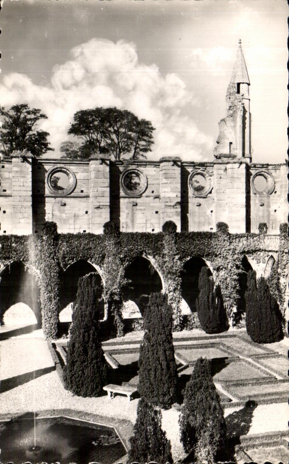 CPA Le Cloitre et la Tourelle abbaye de Royaumont Asnieres sur Oise