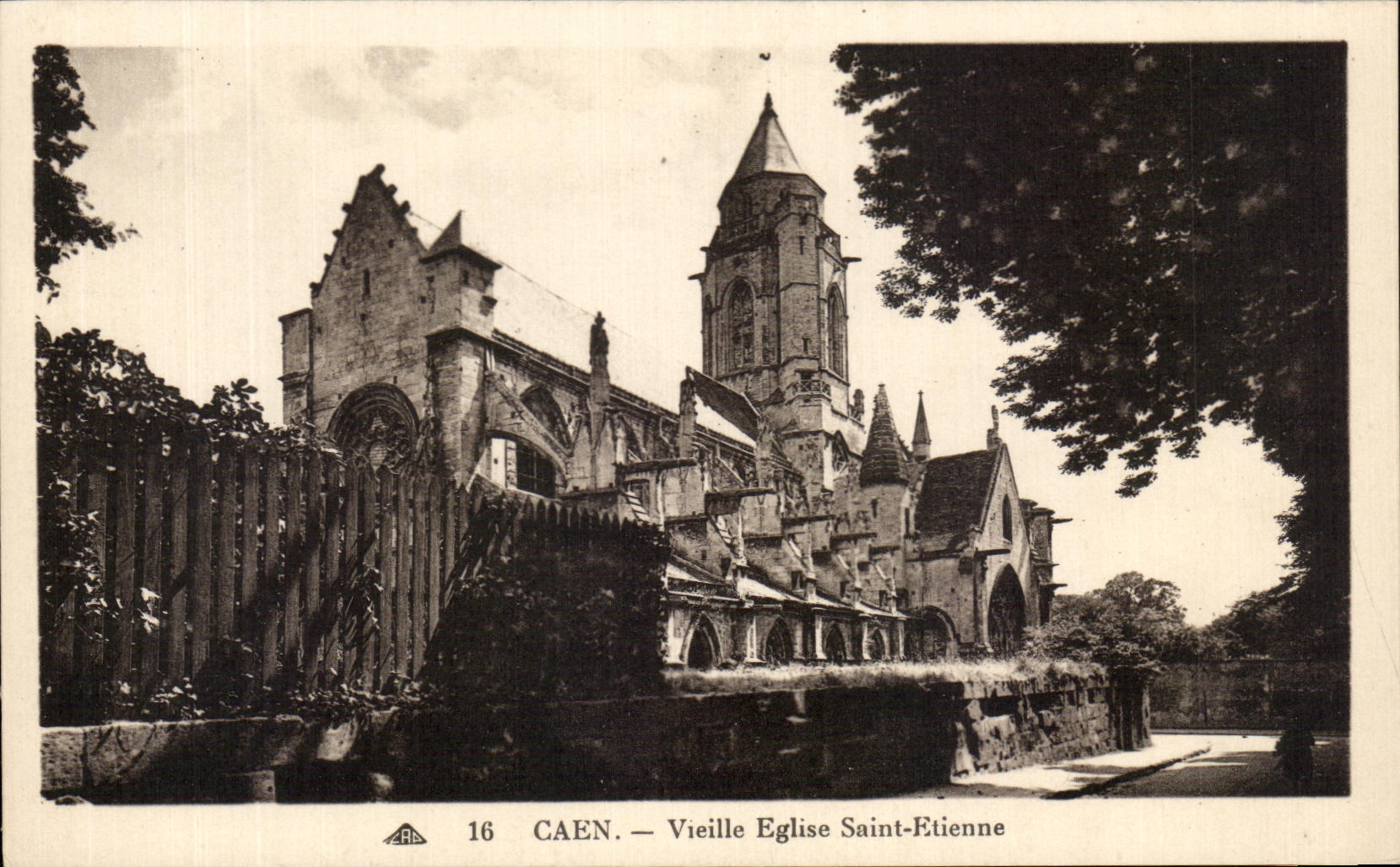 CPA Caen Vieille Eglise Saint Etienne