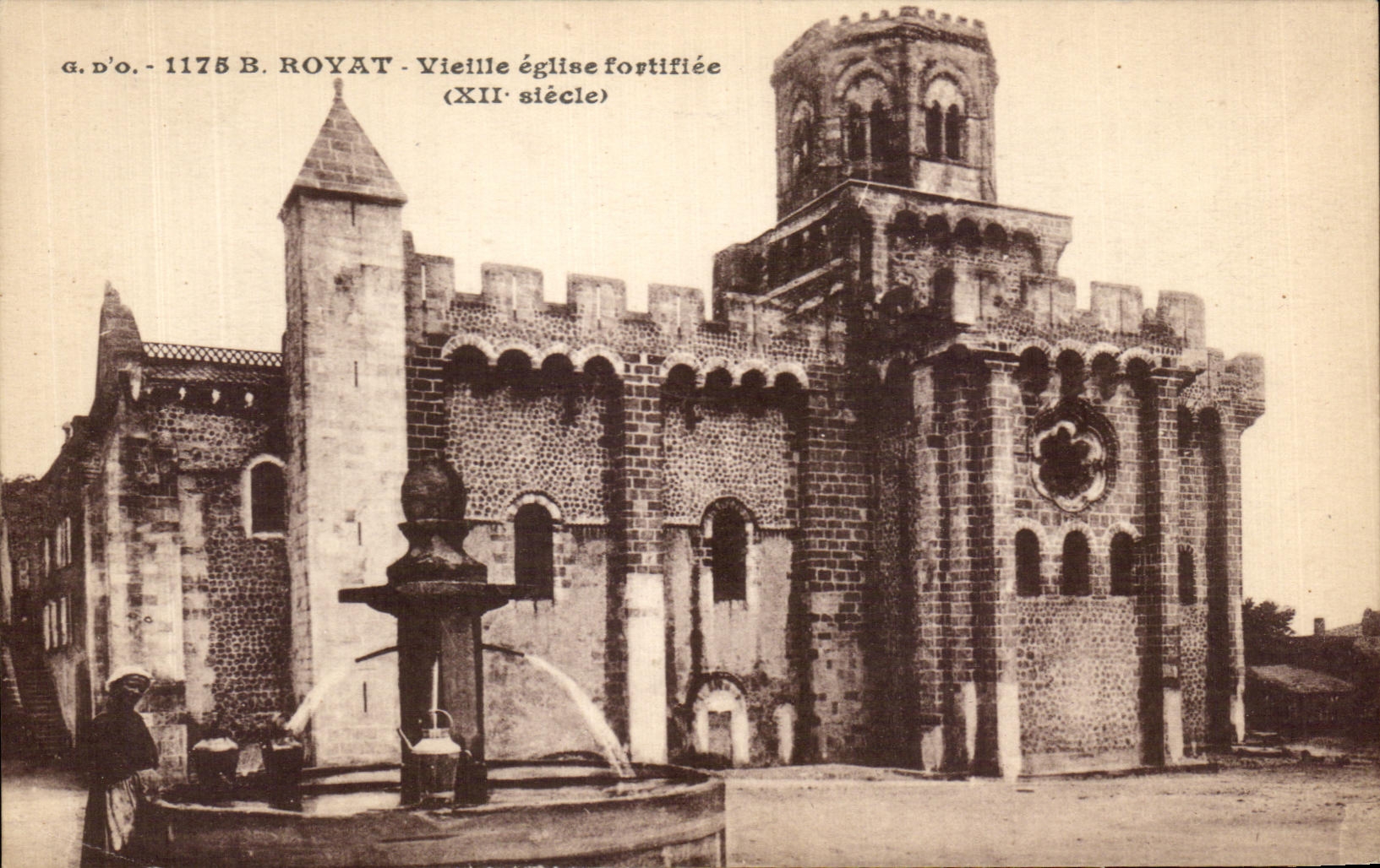 CPA Royat Old woman Fortifiee Church