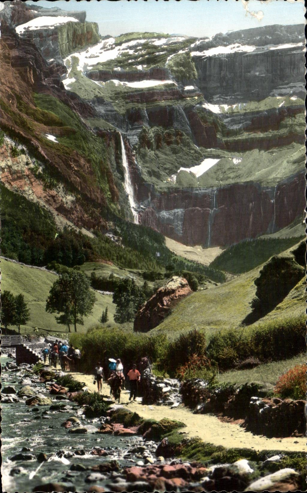 CPA Gavarnie has back of ass on the way of the Circus