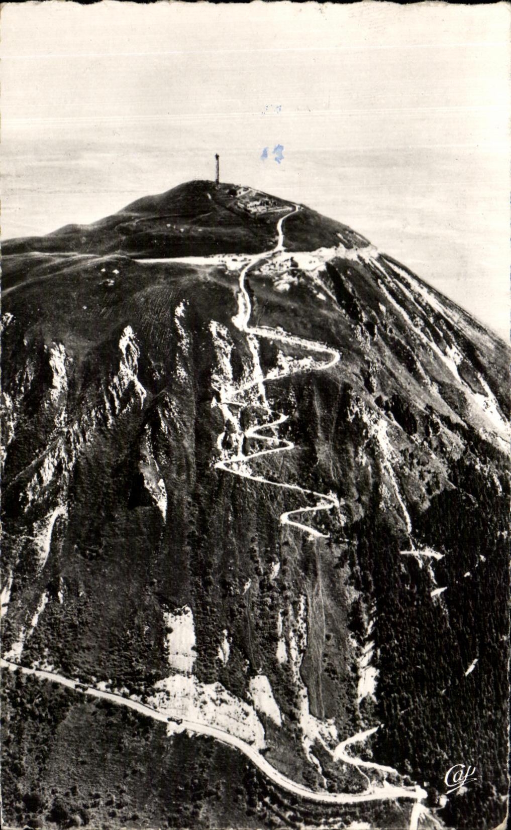 CPA the Highway on the left and the Roman Way of Puy de Dome On the basis of the Collar of Ceyssat