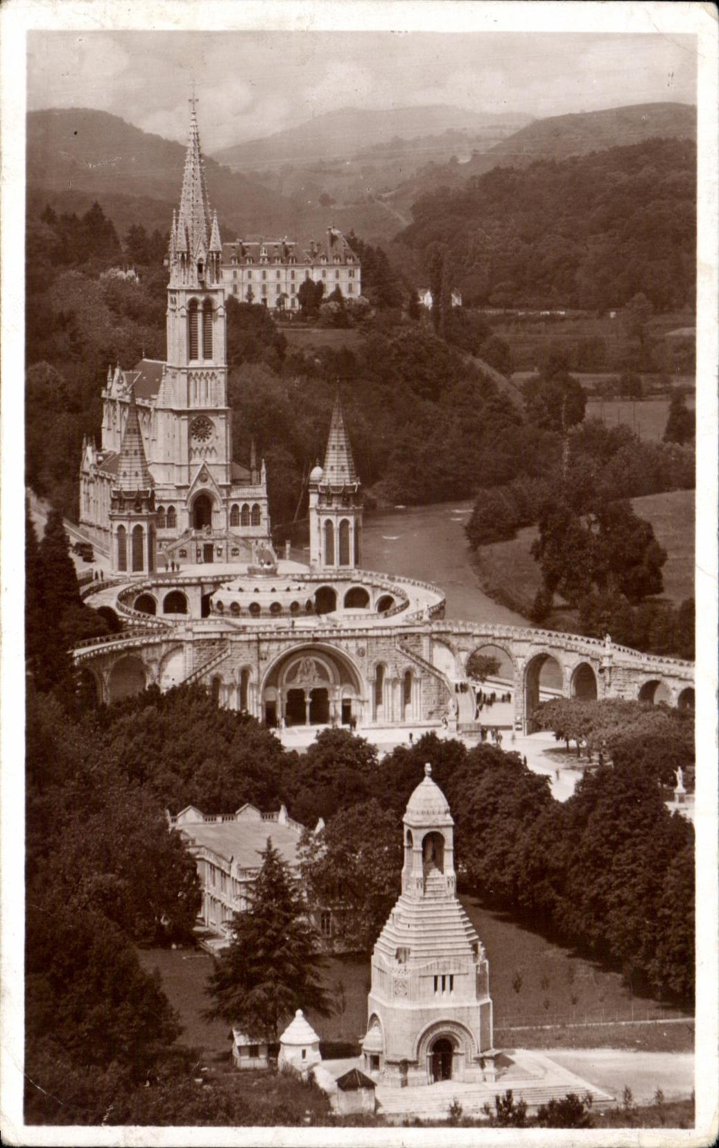 CPA Lourdes the Basilica and the Interallied Monument