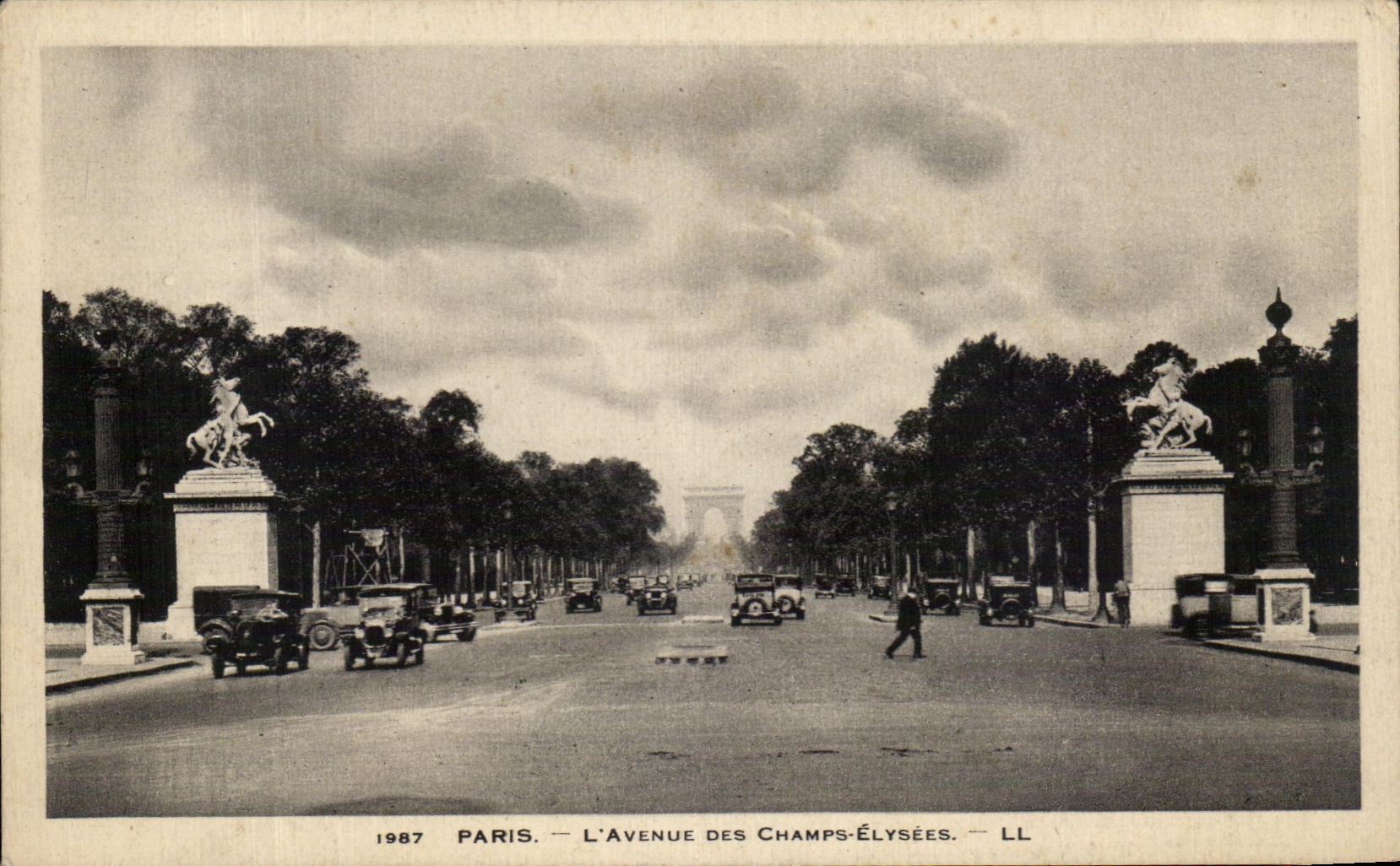 CPA Paeis the Avenue Of the Champs Elysees