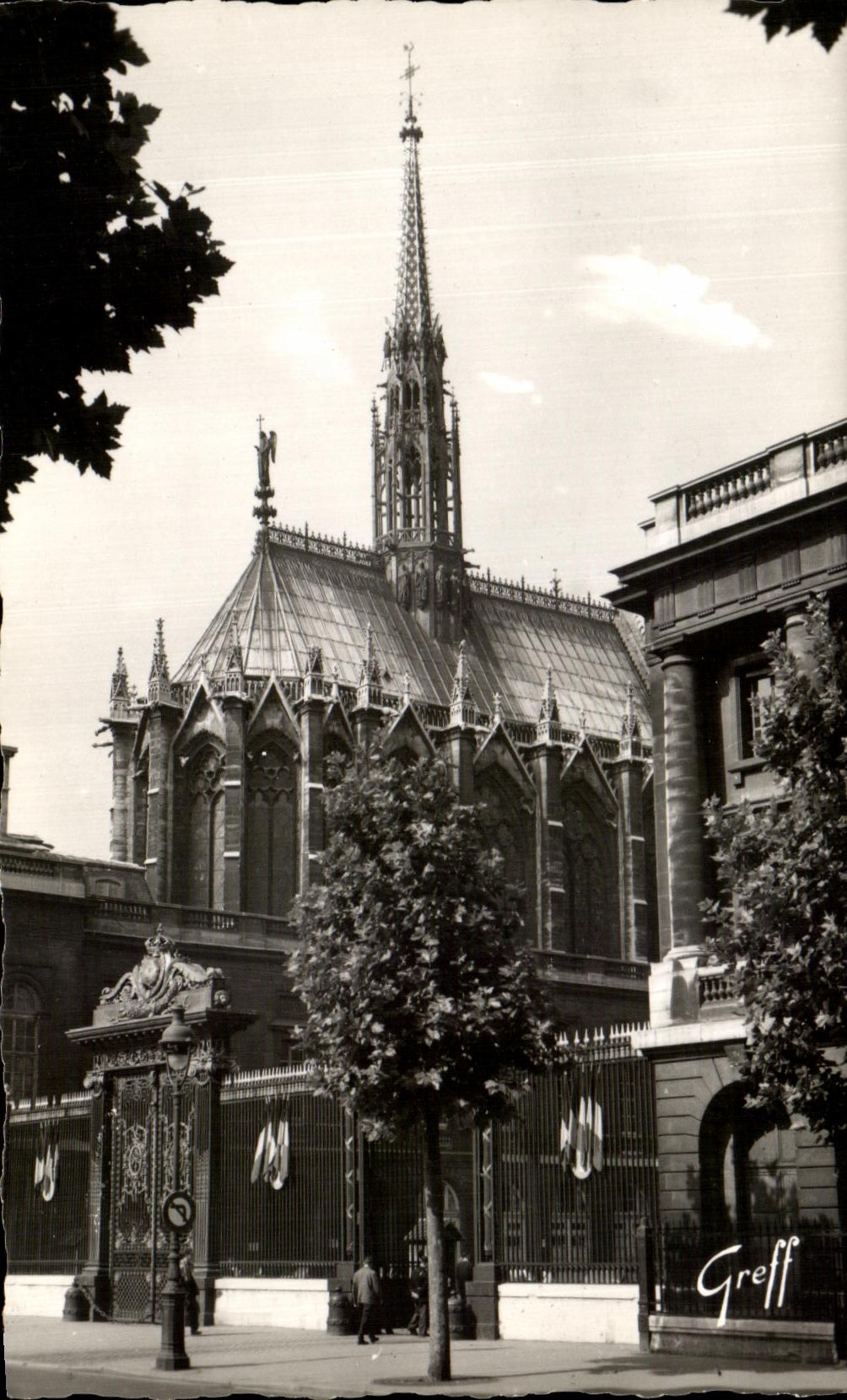 CPA Paris Sainte the Vault