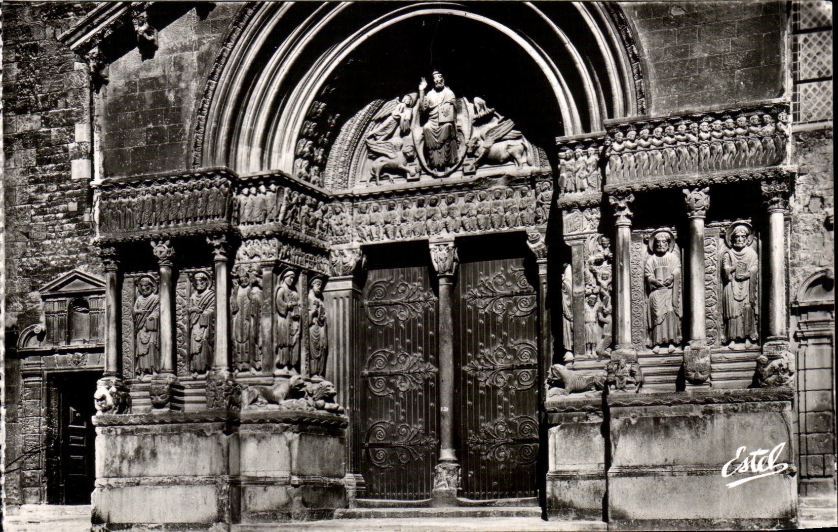 CPA Arles the Gate of the Cathedral St Trophime