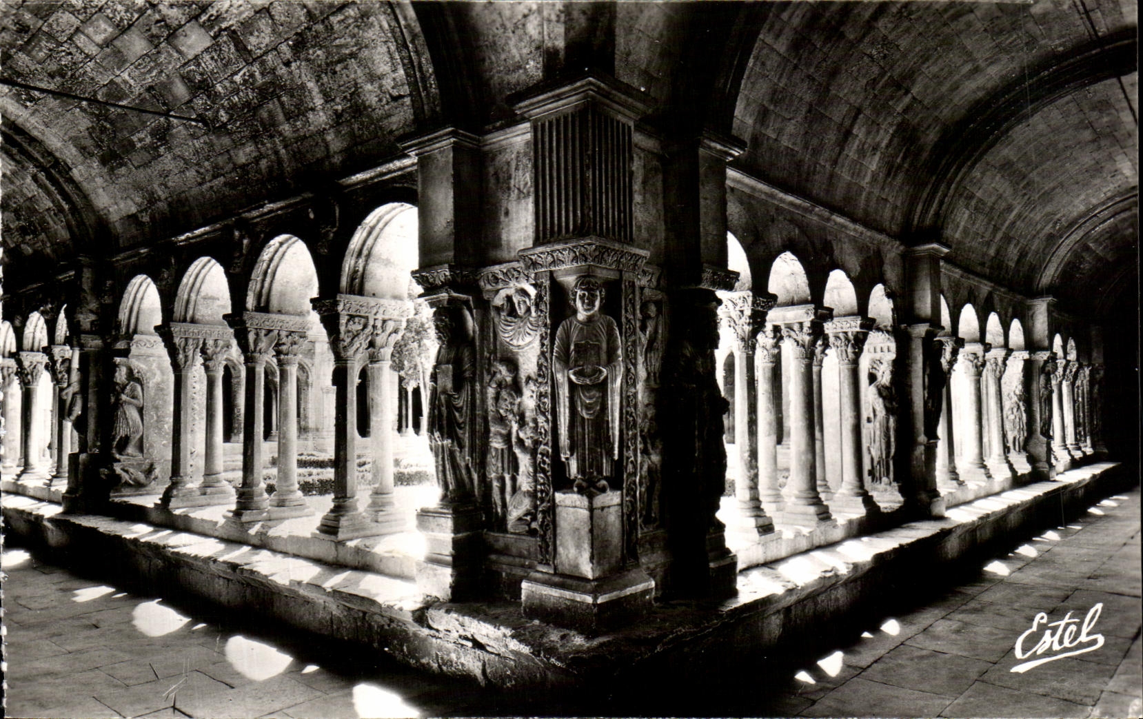 CPA Arles Galleries of the Cloister St Trophime