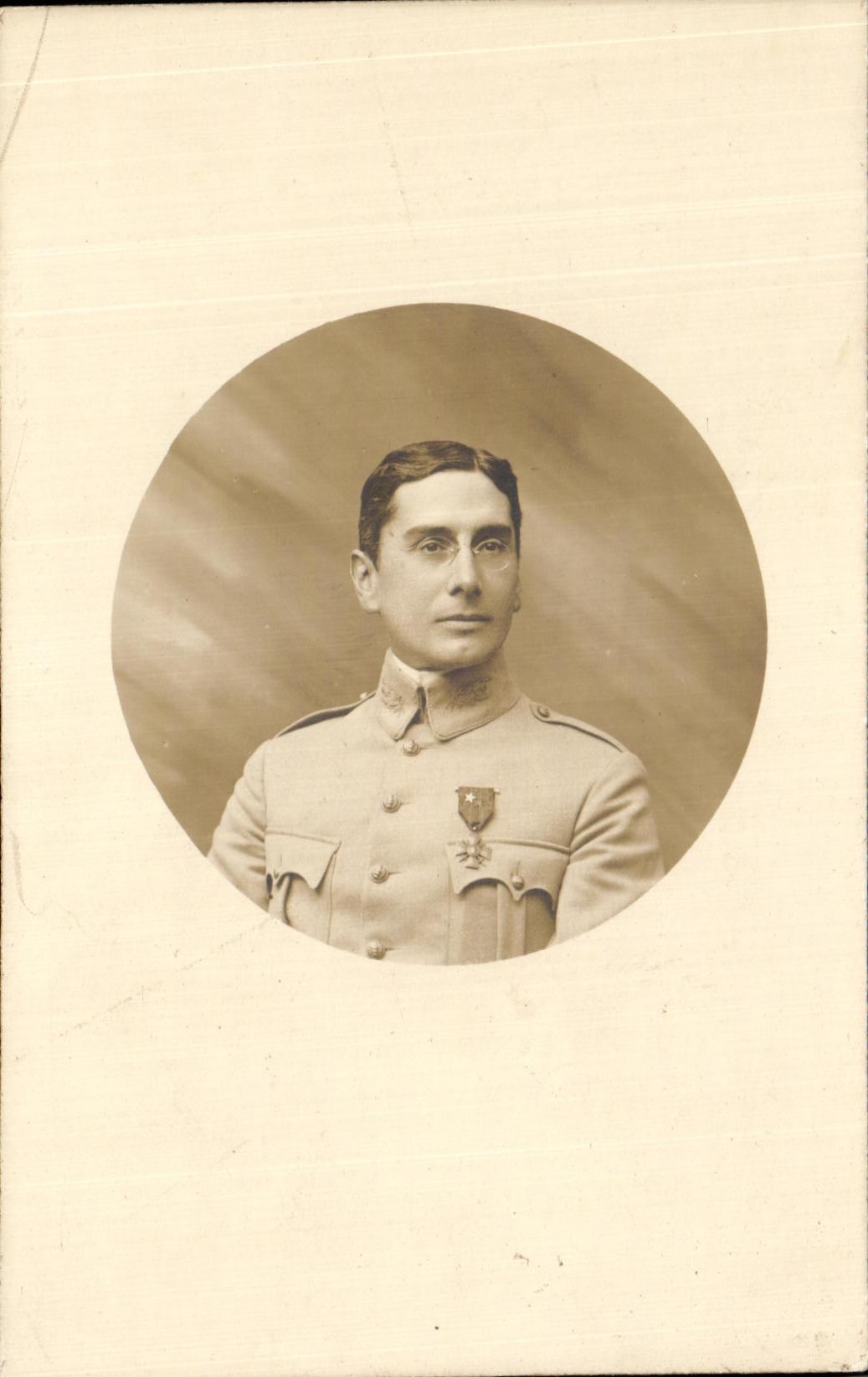 Real photo soldier Militaria Medal