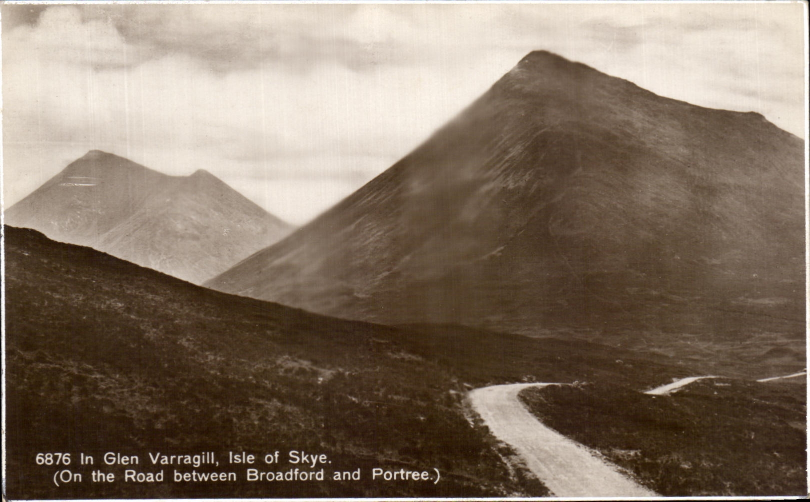 CPA en la isla de Varragill de la canada de Skye uno el camino entre Broadford y llevado